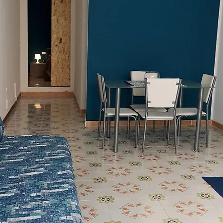 Yellow E Blu Appartaments ג'וליאנובה